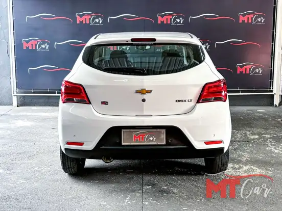 CHEVROLET-ONIX-1.4 MPFI LT 8V FLEX 4P AUTOMÁTICO CHEVROLET-ONIX-2017