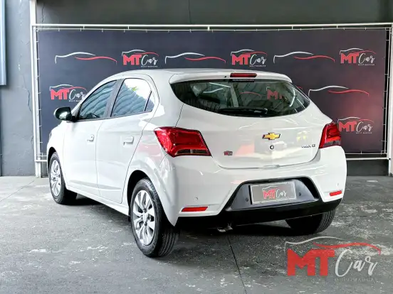 CHEVROLET-ONIX-1.4 MPFI LT 8V FLEX 4P AUTOMÁTICO CHEVROLET-ONIX-2017