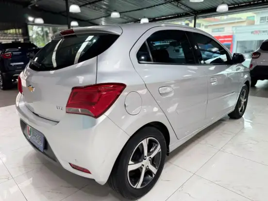 CHEVROLET-ONIX-2018