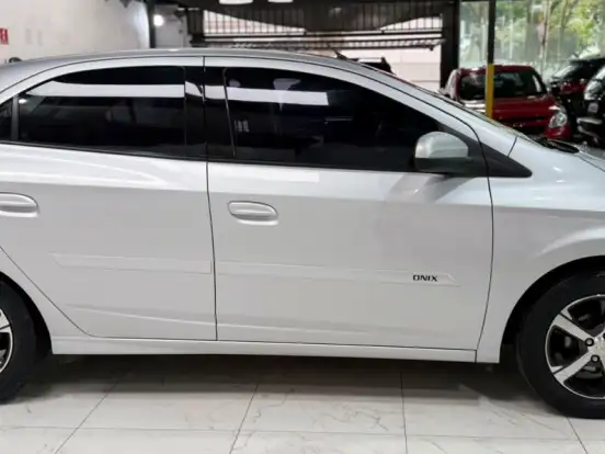 CHEVROLET-ONIX-1.4 MPFI LTZ 8V FLEX 4P AUTOMÁTICO CHEVROLET-ONIX-2018