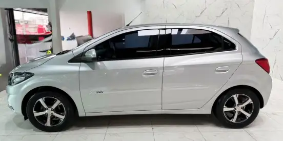 CHEVROLET-ONIX-2018