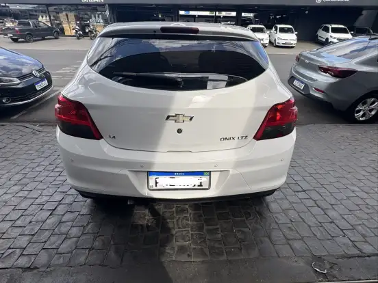 CHEVROLET-ONIX-2014