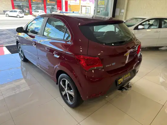 CHEVROLET-ONIX-2017