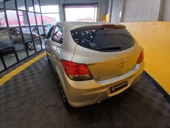 CHEVROLET-ONIX-2018