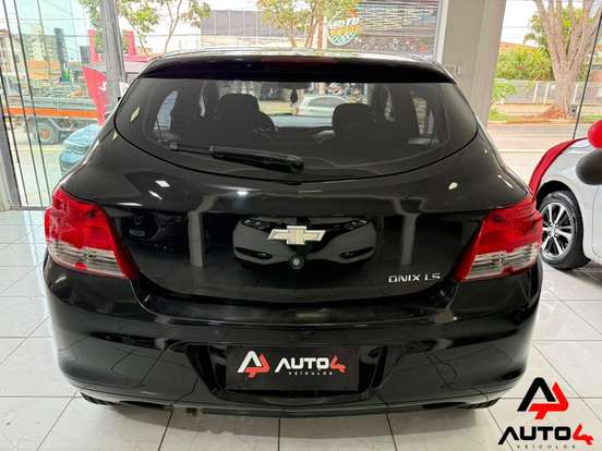 CHEVROLET-ONIX-2013