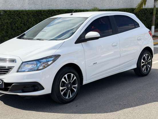 CHEVROLET-ONIX-1.0 MPFI LT 8V FLEX 4P MANUAL CHEVROLET-ONIX-2012
