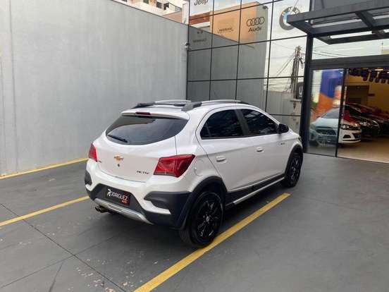 CHEVROLET-ONIX-1.4 MPFI ACTIV 8V FLEX 4P AUTOMÁTICO CHEVROLET-ONIX-2017