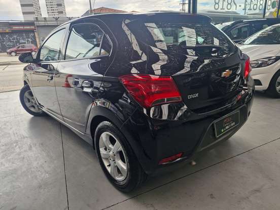 CHEVROLET-ONIX-1.4 MPFI LT 8V FLEX 4P AUTOMÁTICO CHEVROLET-ONIX-2018