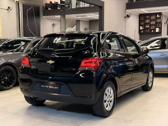 CHEVROLET-ONIX-2018