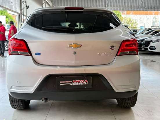 CHEVROLET-ONIX-2016