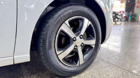 CHEVROLET-ONIX-2017
