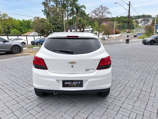 CHEVROLET-ONIX-2016