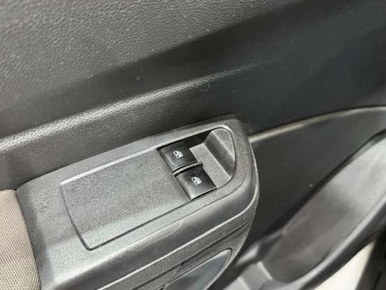 CHEVROLET-PRISMA-2013