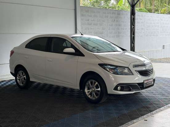 CHEVROLET-PRISMA-2013