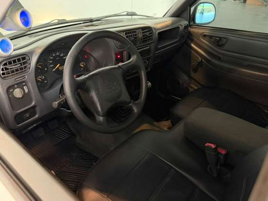 CHEVROLET-S10-2.4 MPFI 4X2 CD 8V GASOLINA 4P MANUAL CHEVROLET-S10-2002