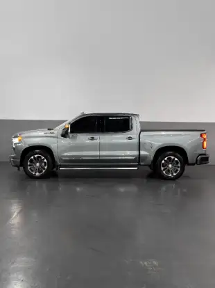 CHEVROLET-SILVERADO-5.3 V8 GASOLINA 1500 HIGH COUNTRY 4X4 AUTOMÁTICO CHEVROLET-SILVERADO-2025