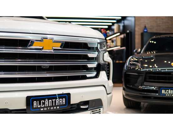 CHEVROLET-SILVERADO-5.3 V8 GASOLINA 1500 HIGH COUNTRY 4X4 AUTOMÁTICO CHEVROLET-SILVERADO-2023