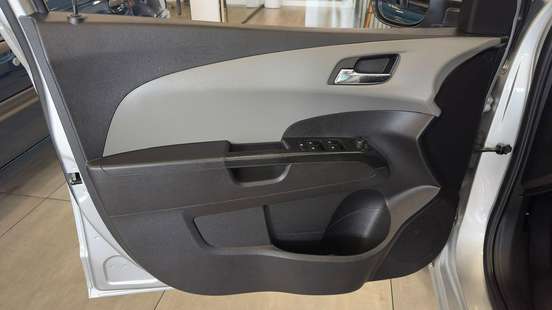 CHEVROLET-SONIC-2014