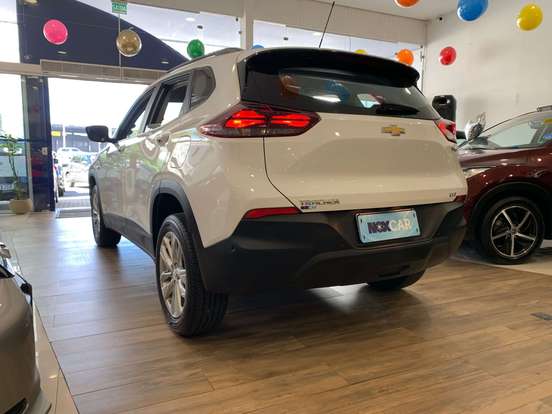 CHEVROLET-TRACKER-2023