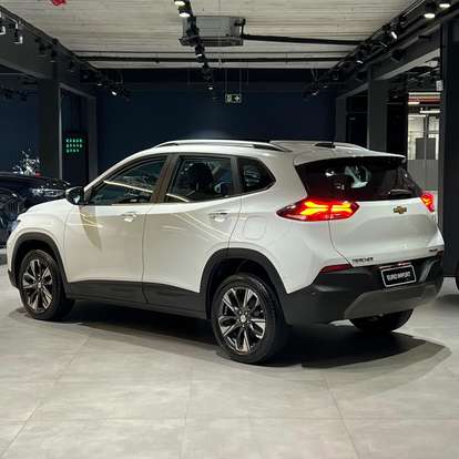 CHEVROLET-TRACKER-2023
