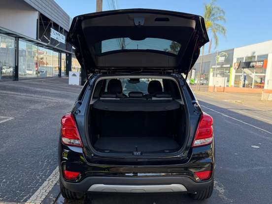 CHEVROLET-TRACKER-2017