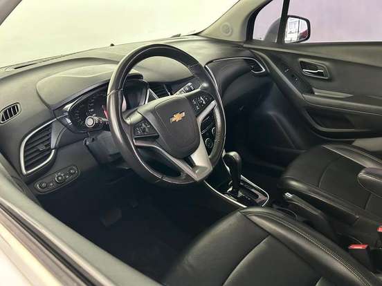 CHEVROLET-TRACKER-2019