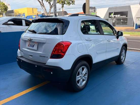 CHEVROLET-TRACKER-2016