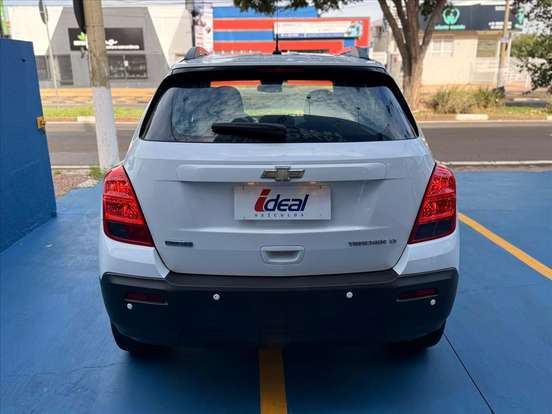 CHEVROLET-TRACKER-2016