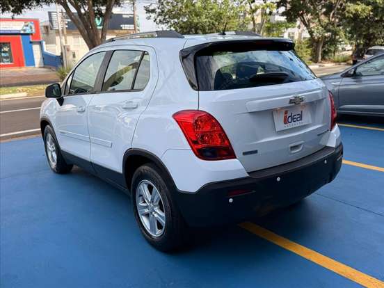 CHEVROLET-TRACKER-2016