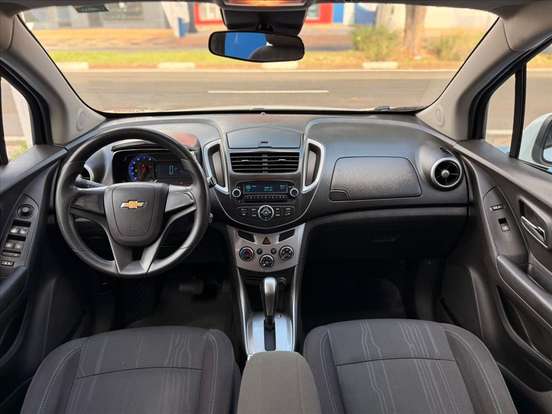 CHEVROLET-TRACKER-2016