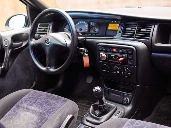 CHEVROLET-VECTRA-2.0 MPFI GLS 8V GASOLINA 4P MANUAL CHEVROLET-VECTRA-1997