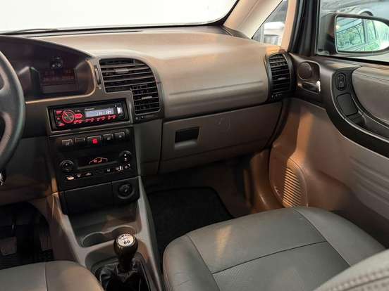 CHEVROLET-ZAFIRA-2010