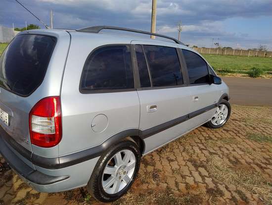 CHEVROLET-ZAFIRA-2010
