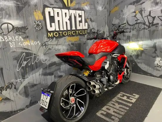 DUCATI-DIAVEL V4-2025