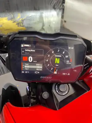 DUCATI-DIAVEL V4-2025