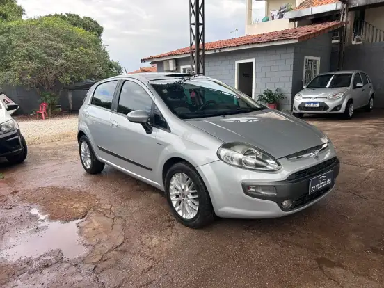 FIAT-PUNTO-1.6 ESSENCE 16V FLEX 4P AUTOMATIZADO FIAT-PUNTO-2013