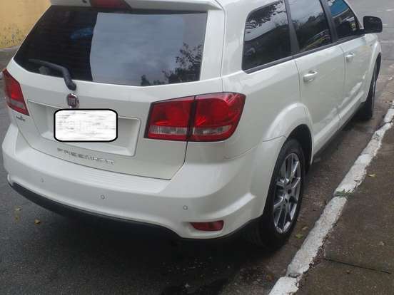 FIAT-FREEMONT-2.4 PRECISION 16V GASOLINA 4P AUTOMÁTICO FIAT-FREEMONT-2014