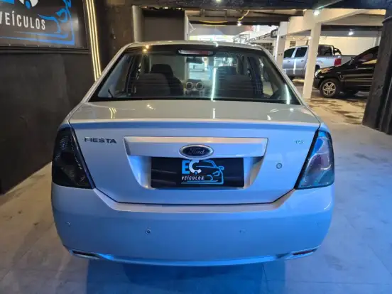 FORD-FIESTA-2012