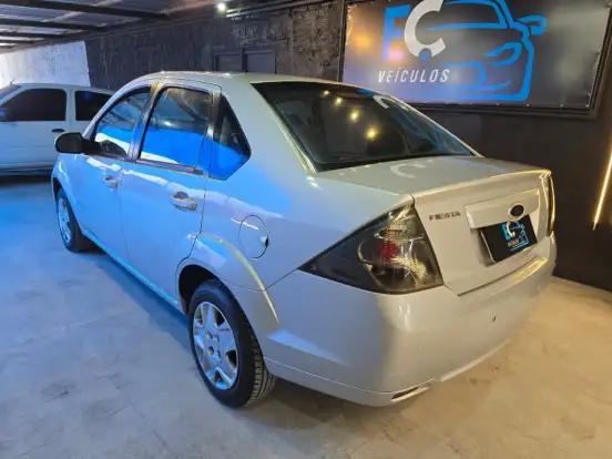 FORD-FIESTA-2012
