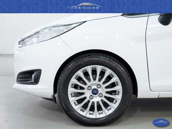 FORD-FIESTA-1.6 TITANIUM HATCH 16V FLEX 4P POWERSHIFT FORD-FIESTA-2015