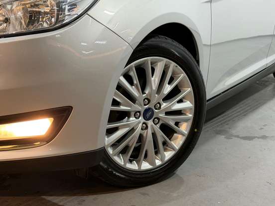 FORD-FOCUS-2017