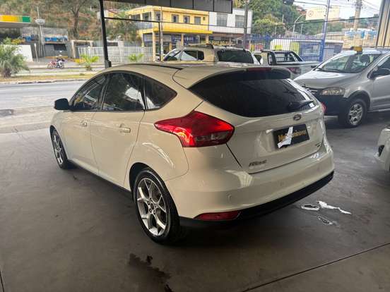 FORD-FOCUS-2.0 SE PLUS 16V FLEX 4P POWERSHIFT FORD-FOCUS-2015