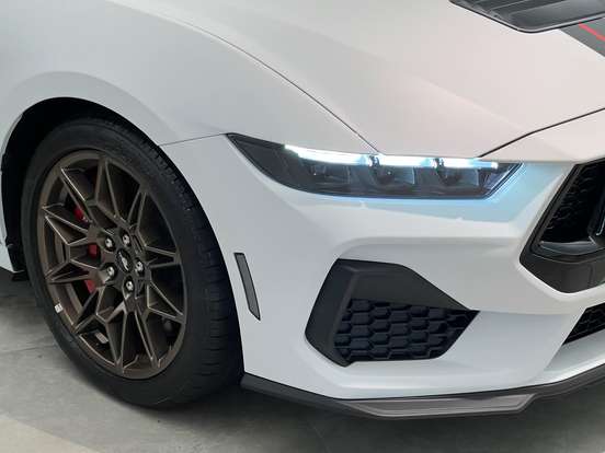 FORD-MUSTANG-2025