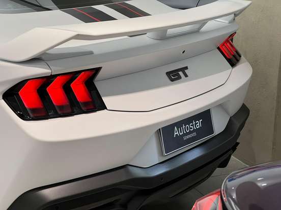 FORD-MUSTANG-2025