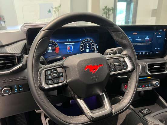 FORD-MUSTANG-2025