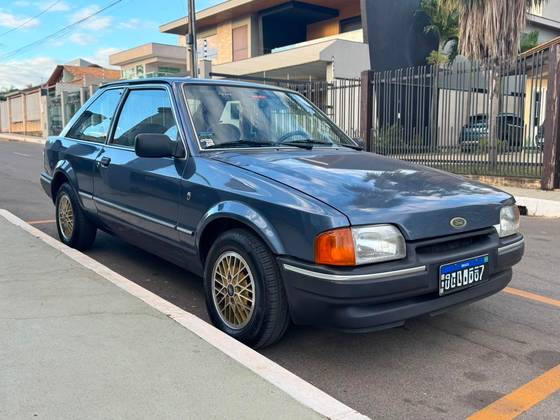 FORD ESCORT 1.6 GHIA 8V ÁLCOOL 2P MANUAL