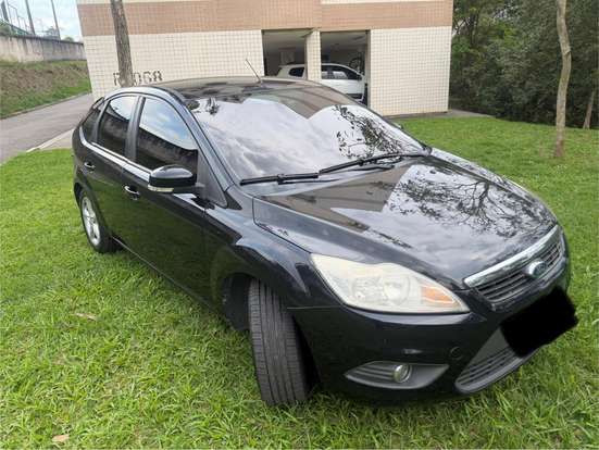 FORD-FOCUS-2010