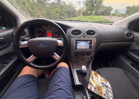 FORD-FOCUS-2010