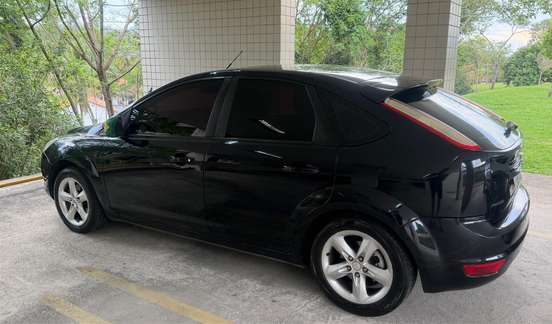 FORD-FOCUS-2010