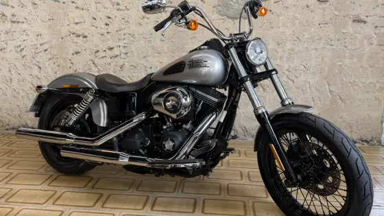 HARLEY-DAVIDSON DYNA STREET BOB 